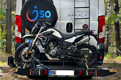 Plateformes légères de transport de moto pour camping-car